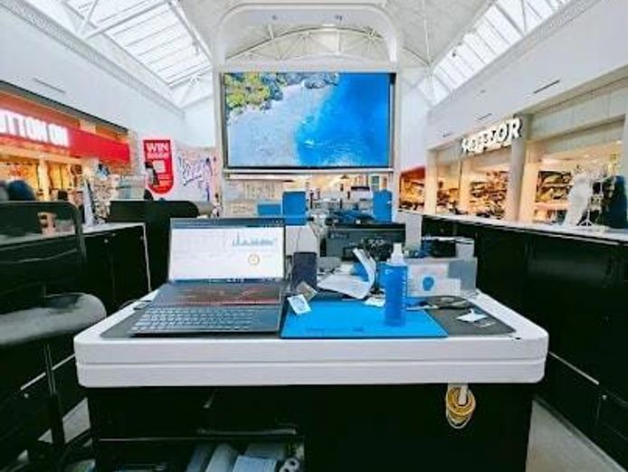 high-traffic-mobile-amp-accessories-kiosk-central-coast-shopping-centre-3