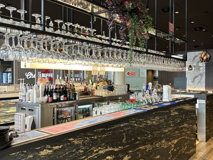 modern-family-owned-italian-restaurant-bar-for-sale-in-excellent-location-0
