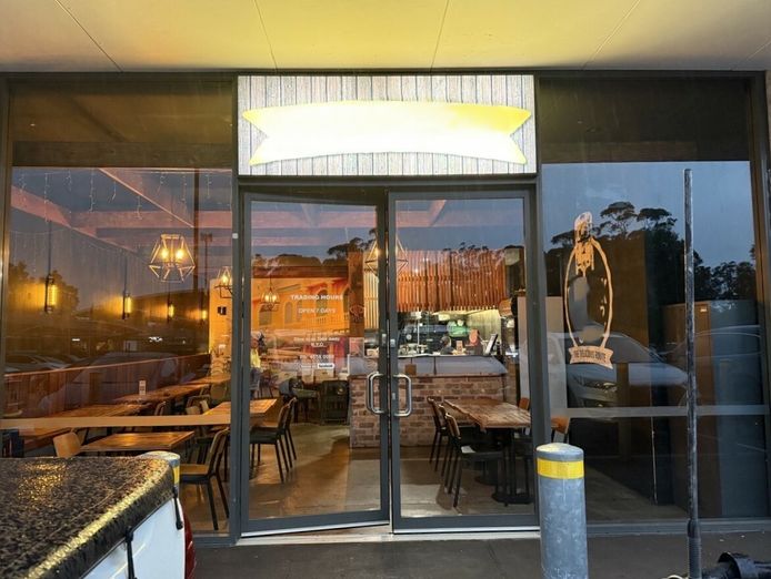 thai-restaurant-in-busy-shopping-centre-high-growth-potential-3