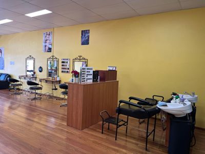 hair-salon-for-sale-in-a-busy-shopping-strip-of-sunshine-west-6