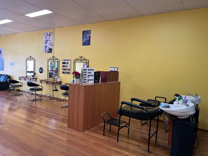 hair-salon-for-sale-in-a-busy-shopping-strip-of-sunshine-west-6