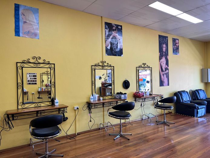 hair-salon-for-sale-in-a-busy-shopping-strip-of-sunshine-west-7