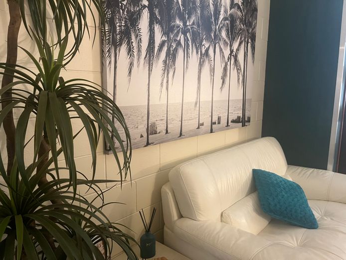 beauty-salon-in-booming-nobby-beach-0