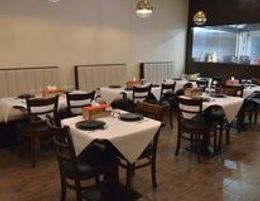 Well-established ASIAN Restaurant for sale with low rent in south eastern suburb