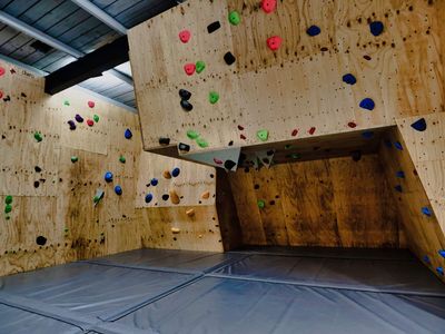 boulder-project-indoor-climbing-bouldering-gym-for-sale-2