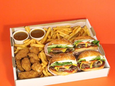 sun-surf-and-smashed-burgers-own-huxtaburger-in-burleigh-heads-qld-6
