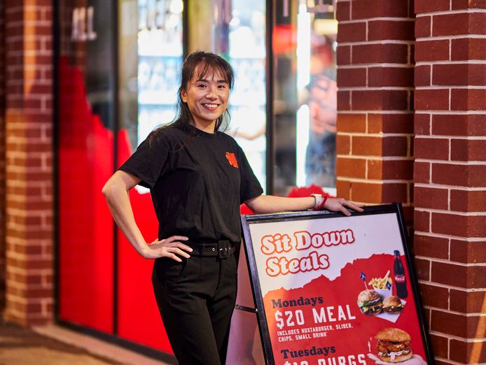 huxtaburger-franchise-free-virtual-brand-dantes-hot-chichen-essendon-5