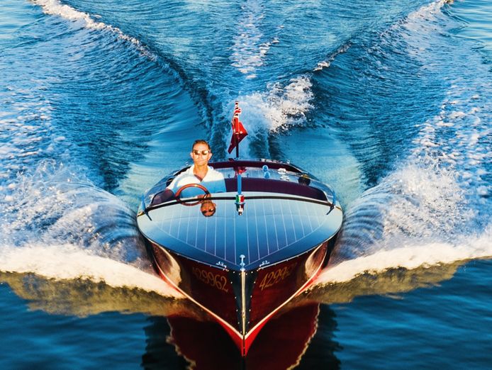 well-established-rare-noosa-boat-business-for-sale-dont-let-this-sail-away-1
