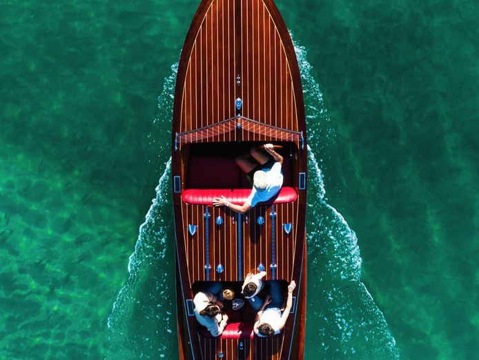 well-established-rare-noosa-boat-business-for-sale-dont-let-this-sail-away-3