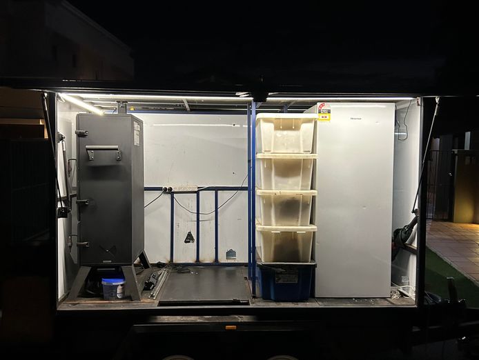 charcoal-rotiserie-food-trailer-business-for-sale-fwd-catering-busniess-4