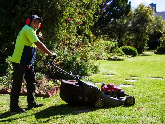 mr-clip-gardening-and-mowing-franchise-4