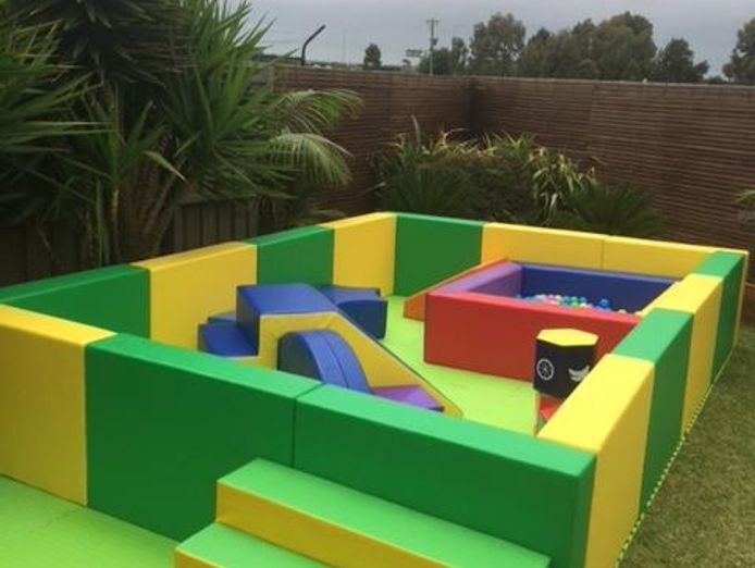 mobile-playcentre-soft-play-and-jumping-castle-1