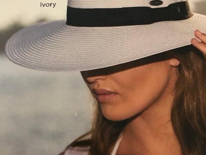 established-retail-hat-shop-for-sale-prime-noosa-location-3