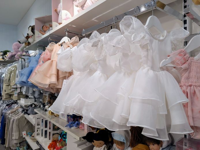 childrens-boutique-perth-karrinyup-shopping-centre-owner-retiring-7