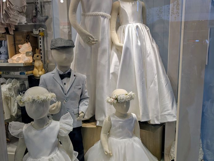 childrens-boutique-perth-karrinyup-shopping-centre-owner-retiring-5
