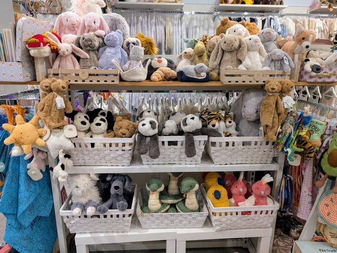 childrens-boutique-perth-karrinyup-shopping-centre-owner-retiring-8