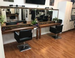 Sunshine Coast Hinterland valuable opportunity to own a well established salon 
