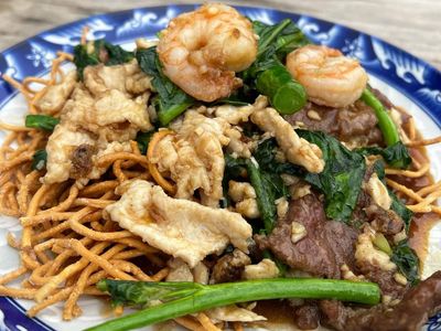 busy-highly-rated-chinese-restaurant-2