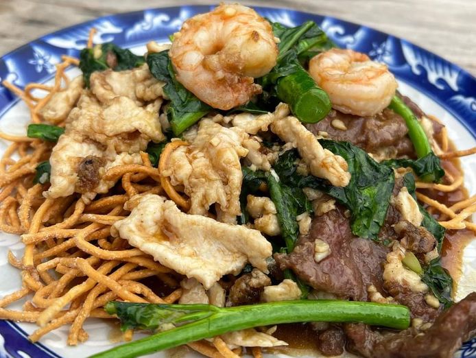 busy-highly-rated-chinese-restaurant-2