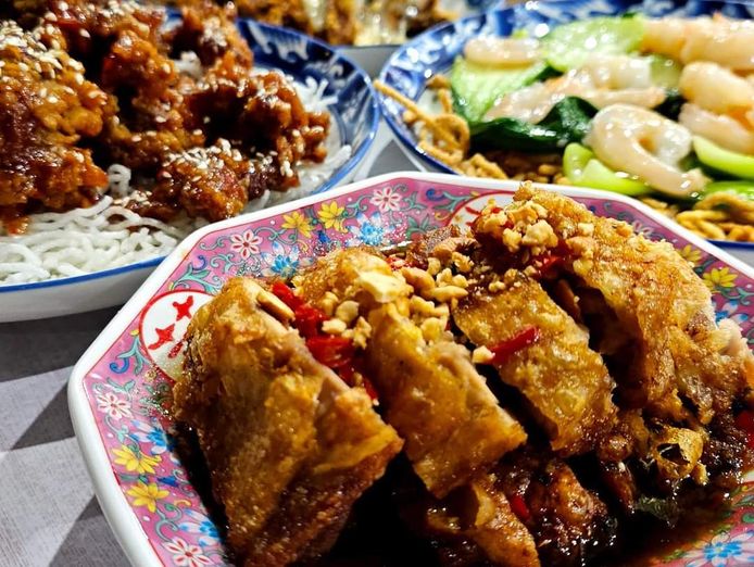 busy-highly-rated-chinese-restaurant-0