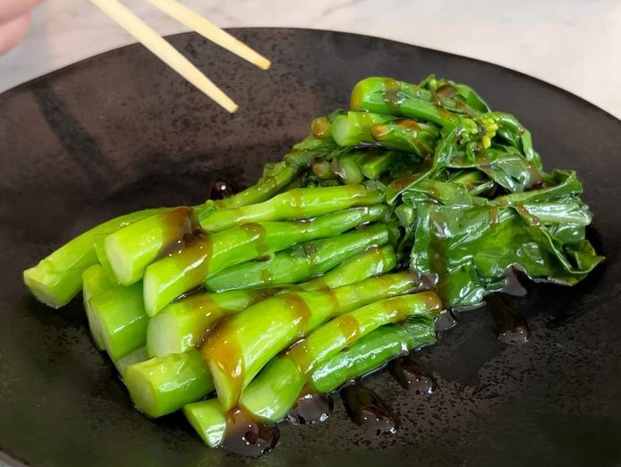 busy-highly-rated-chinese-restaurant-6