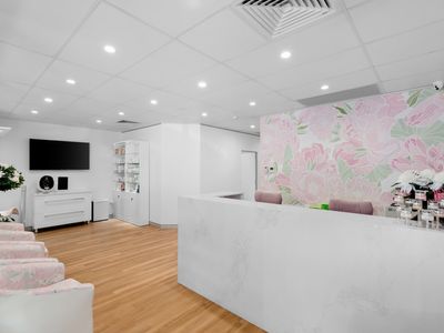 established-skin-clinic-medical-precinct-highly-profitable-social-media-famous-0