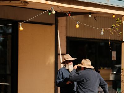 coffee-shop-cafe-adjoining-dining-room-1-br-unit-in-barellan-0
