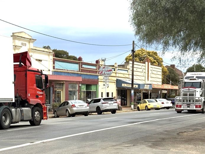 coffee-shop-cafe-adjoining-dining-room-1-br-unit-in-barellan-3