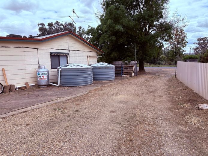 freehold-liquor-lpo-general-store-6-br-residence-in-nangus-4