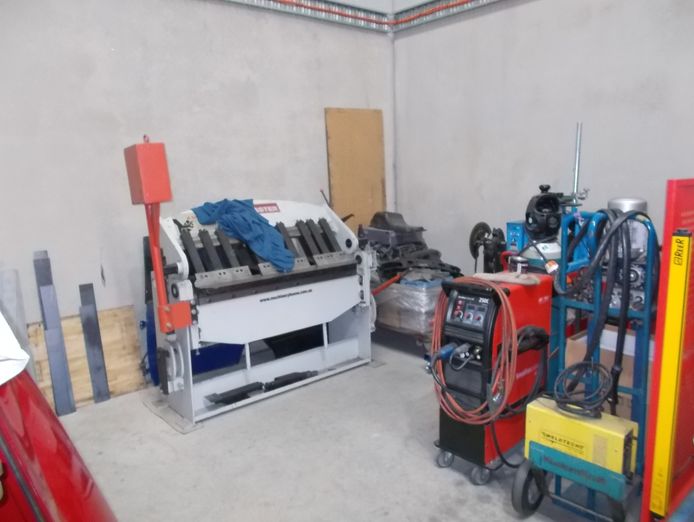 metal-fabrication-sheet-metal-workshop-4