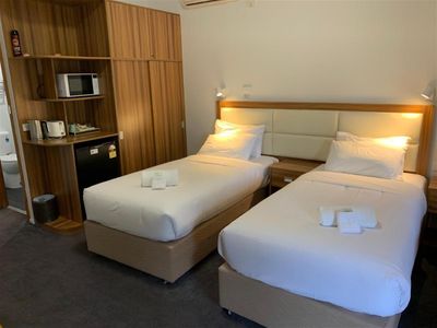 freehold-going-concern-24-key-motel-with-approved-permit-for-20-additional-rooms-3