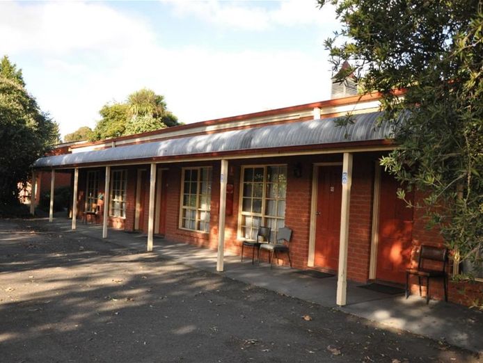 freehold-going-concern-24-key-motel-with-approved-permit-for-20-additional-rooms-1