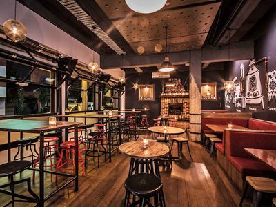 a-landmark-inner-melbourne-hospitality-pub-backpackers-business-1