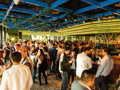 iconic-hightail-pub-bar-grill-in-melbourne-city-centre-docklands-7