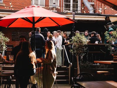 the-penny-black-licenced-pub-live-entertainment-venue-4