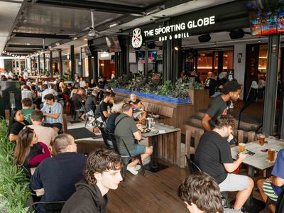 the-sporting-globe-bar-grill-chermside-6