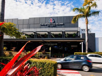 the-sporting-globe-bar-grill-chermside-2