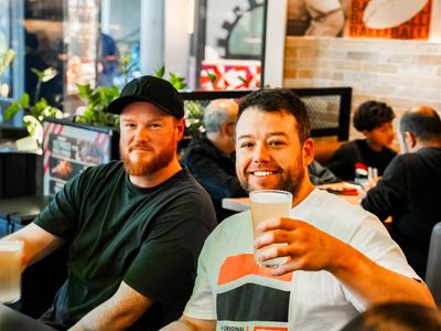 the-sporting-globe-bar-grill-plenty-valley-7