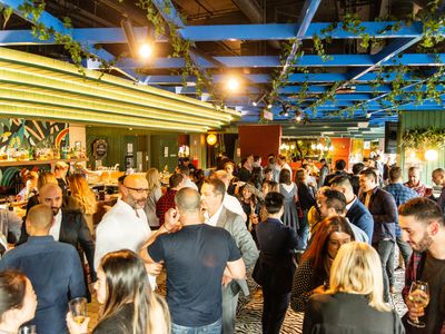 iconic-hightail-pub-bar-grill-in-melbourne-city-centre-docklands-5