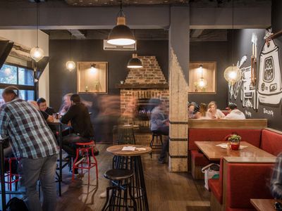 a-landmark-inner-melbourne-hospitality-pub-backpackers-business-6
