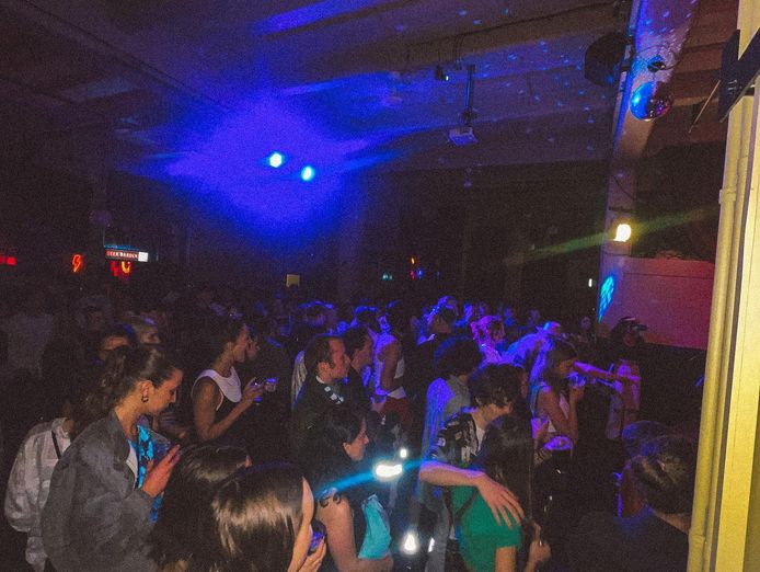 the-penny-black-licenced-pub-live-entertainment-venue-9
