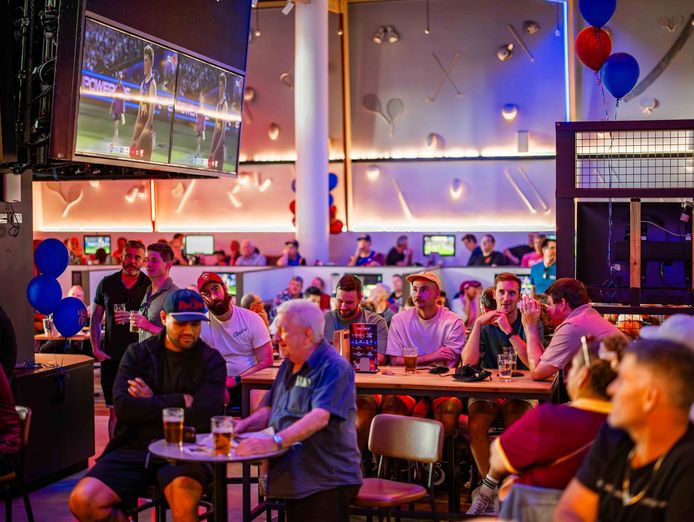 the-sporting-globe-bar-grill-chermside-5