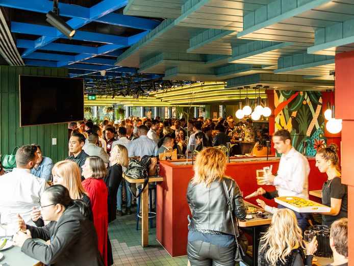 iconic-hightail-pub-bar-grill-in-melbourne-city-centre-docklands-4