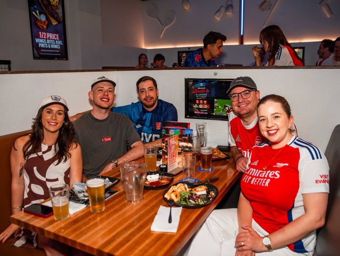 the-sporting-globe-bar-grill-chermside-8