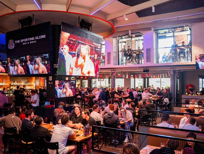 the-sporting-globe-bar-grill-chermside-0