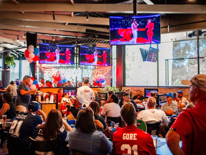 the-sporting-globe-bar-grill-plenty-valley-3