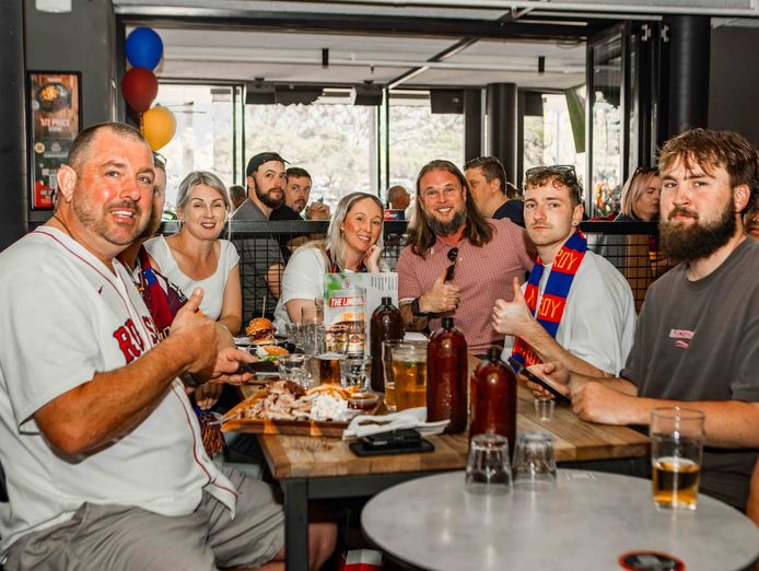 the-sporting-globe-bar-grill-chermside-8