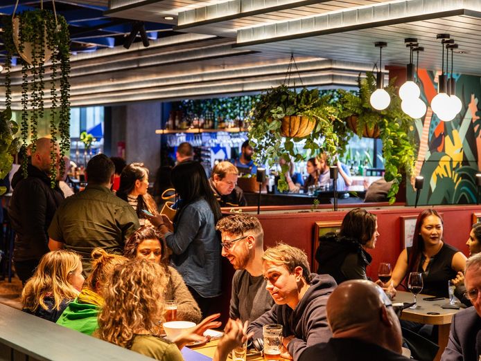 iconic-hightail-pub-bar-grill-in-melbourne-city-centre-docklands-3