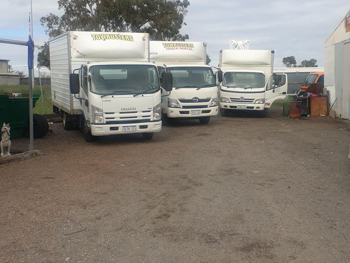 truck-rental-company-including-trucks-0