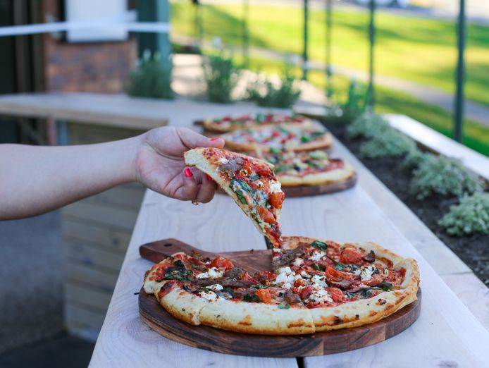 fantastic-pizza-restaurant-revenues-400k-rent-3-100-pm-5